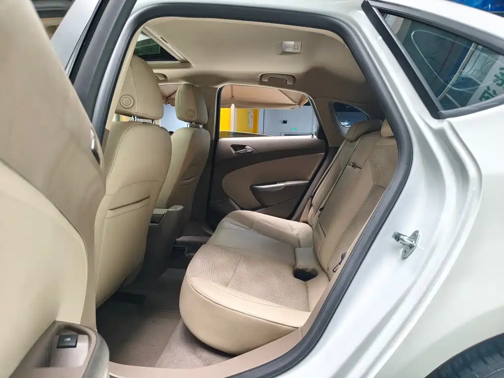 Buick Excelle 2014 — фото 13