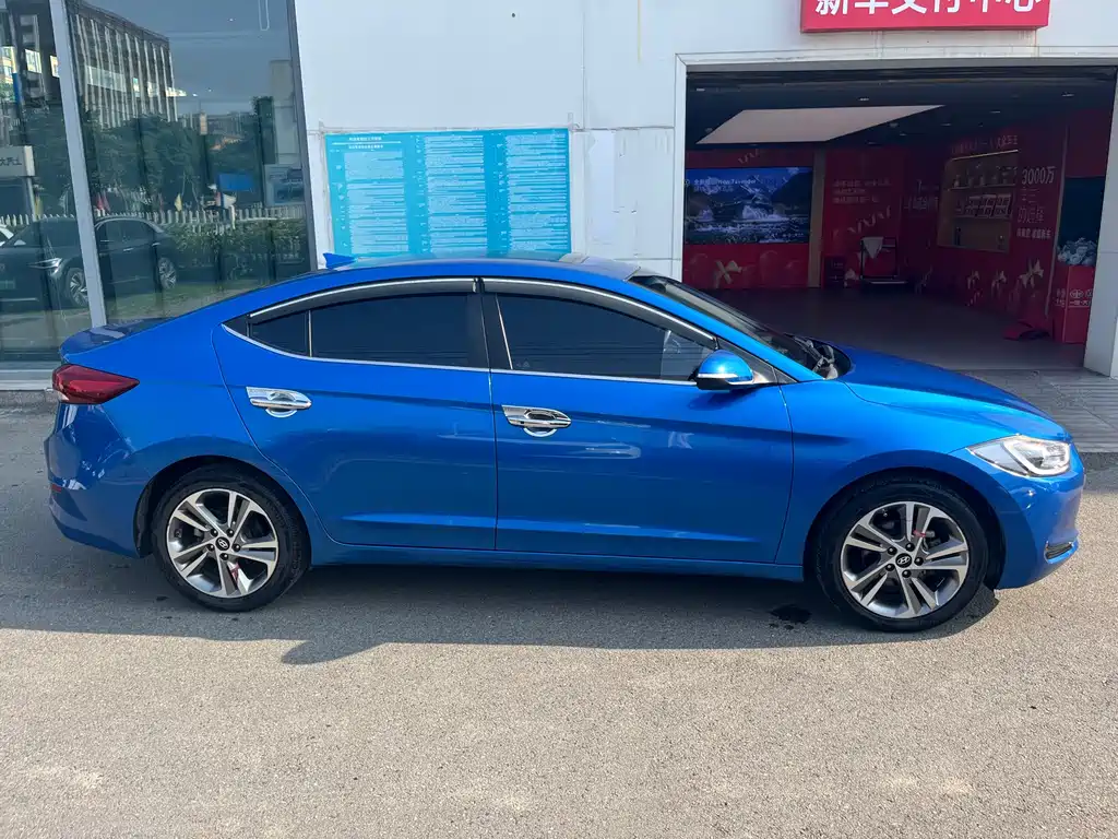 Hyundai Elantra 2017 — фото 9