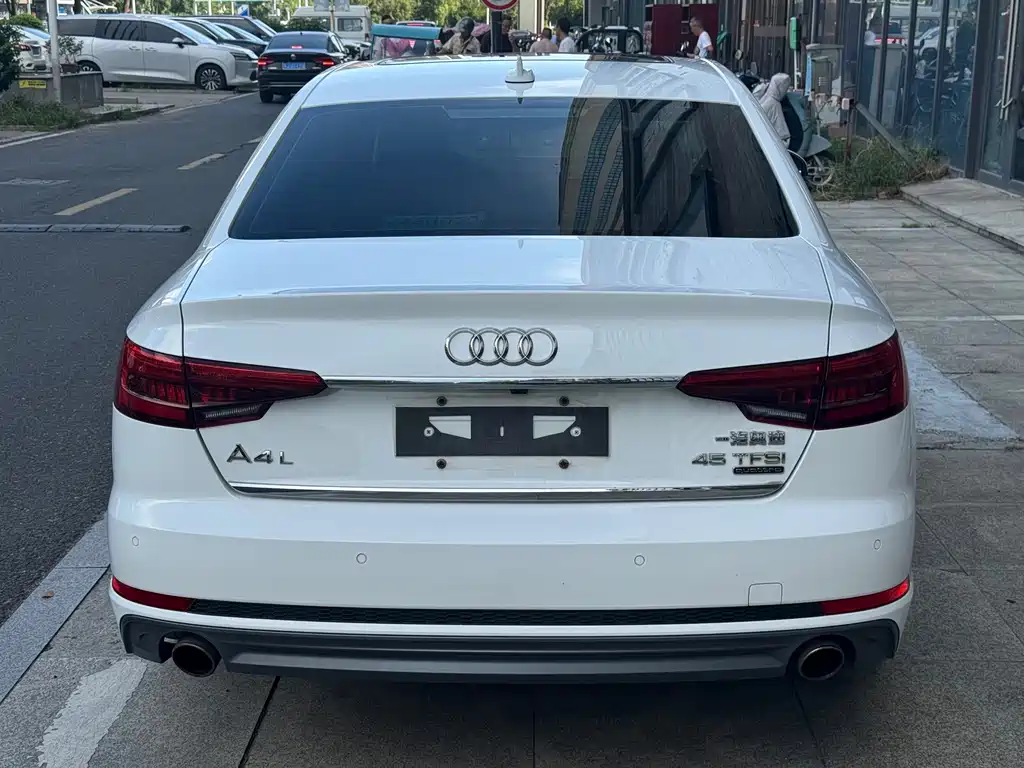 Audi A4L 2017