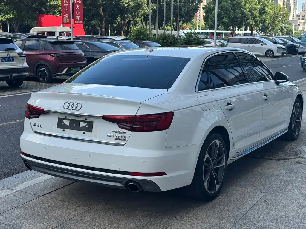 Audi A4L 2017