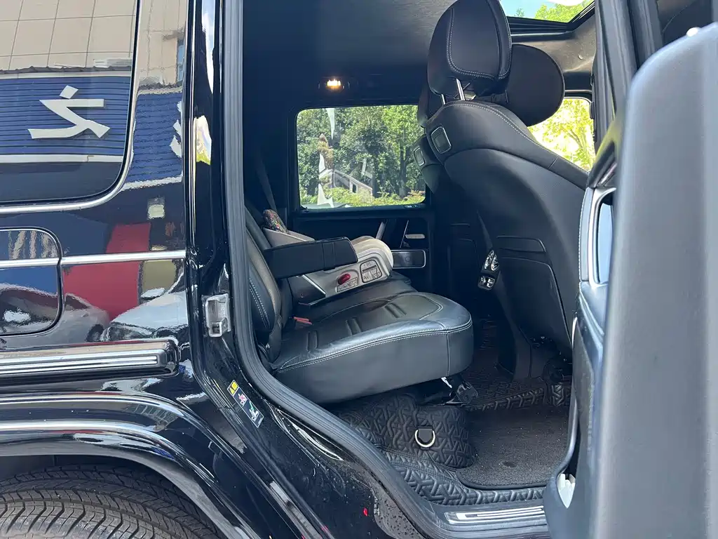 Mercedes-Benz G-Class 2023 — фото 20