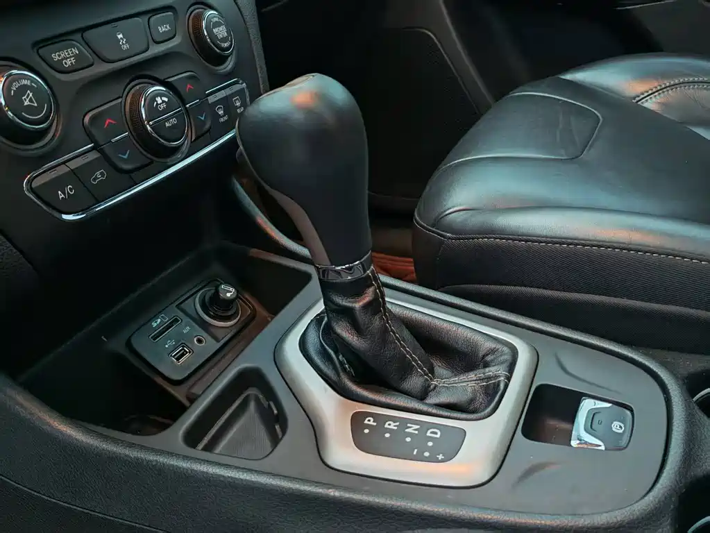 Jeep Cherokee 2016 — фото 14