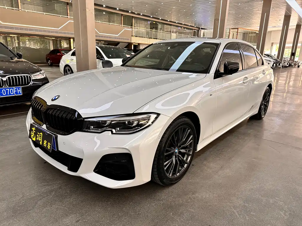 BMW 3 Series 2022 — фото 1