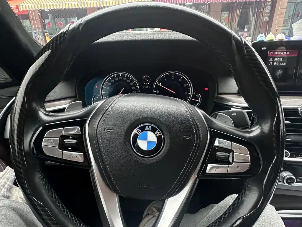 BMW 5 Series 2018 — фото 5