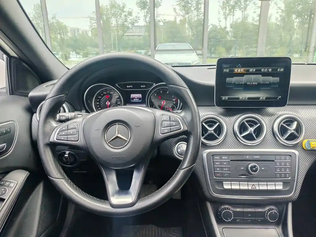 Mercedes-Benz A-Class 2017 — фото 17