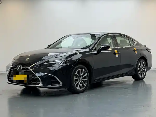 Lexus ES 2025