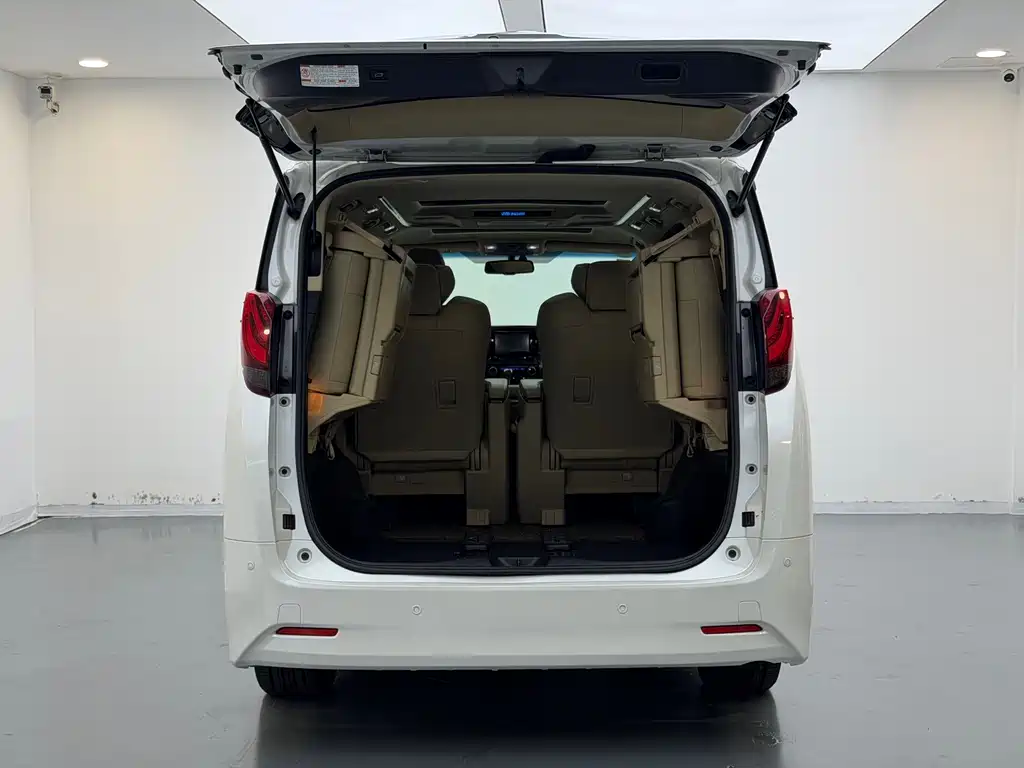 Toyota Alphard 2017 — фото 18