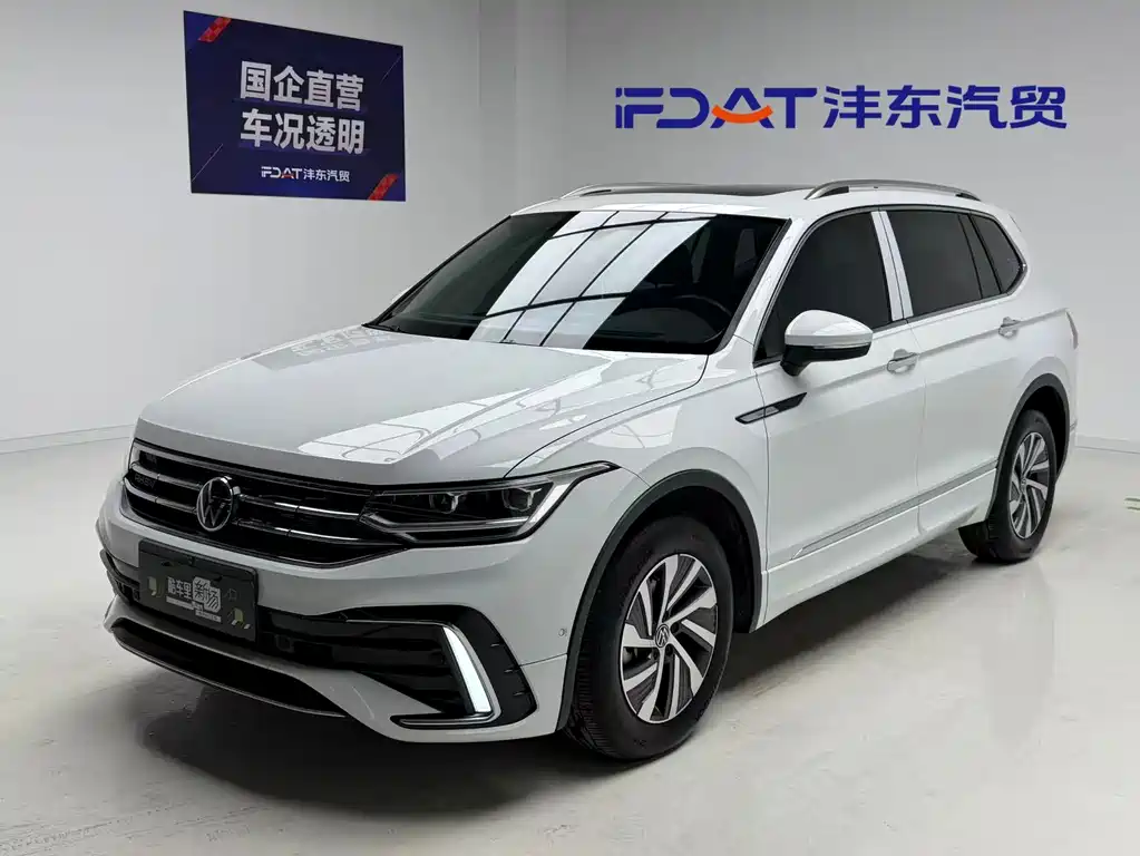Volkswagen Tiguan L Plug-In Hybrid 2024 — фото 1
