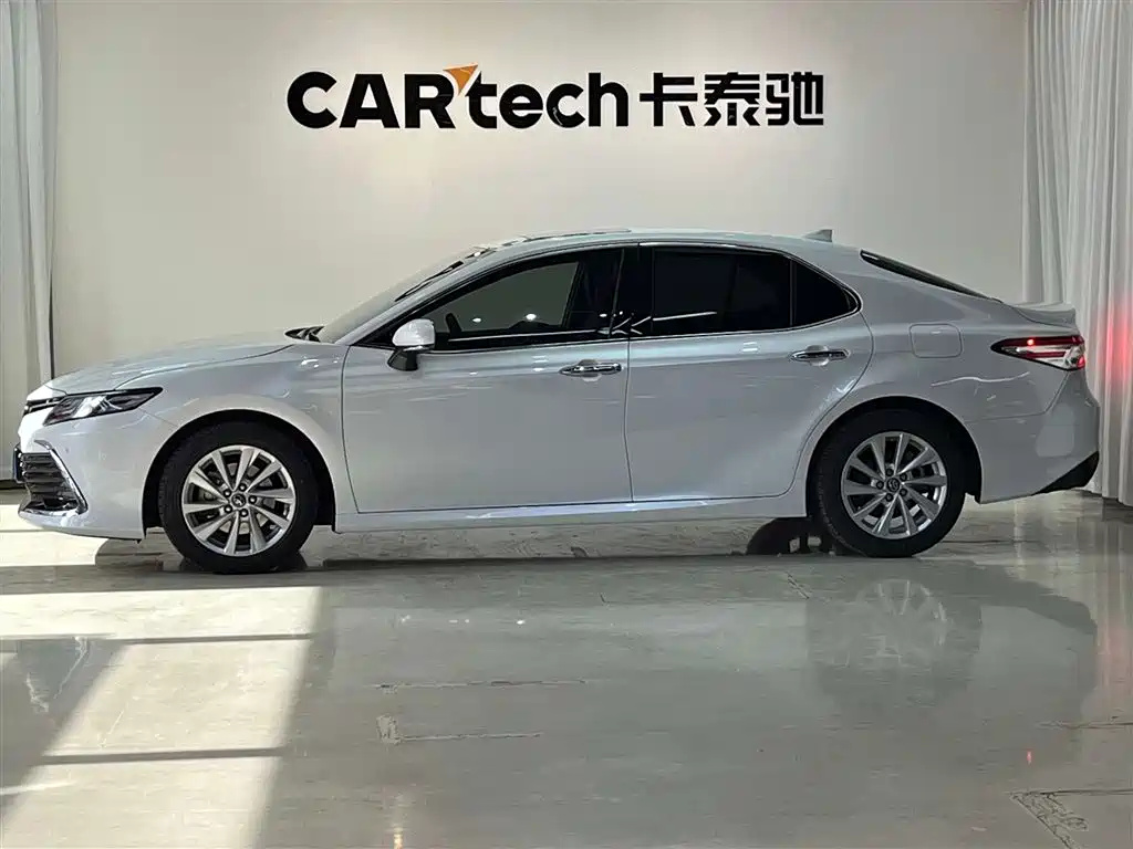 Toyota Camry 2021 — фото 7