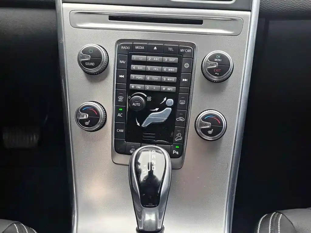 Volvo XC60 2017 — фото 14
