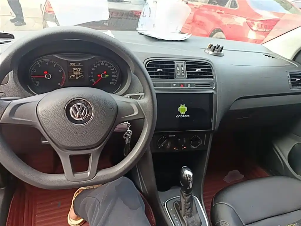 Volkswagen Polo 2018 — фото 10