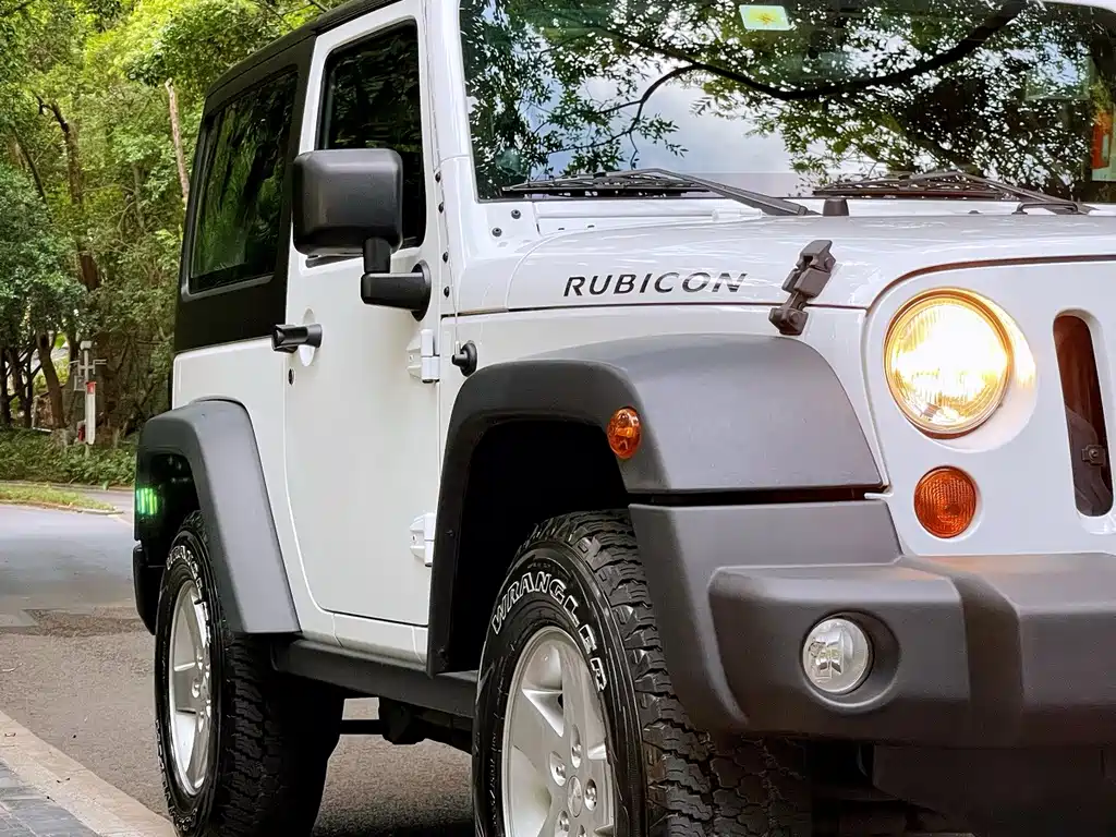 Jeep Wrangler 2011 — фото 4