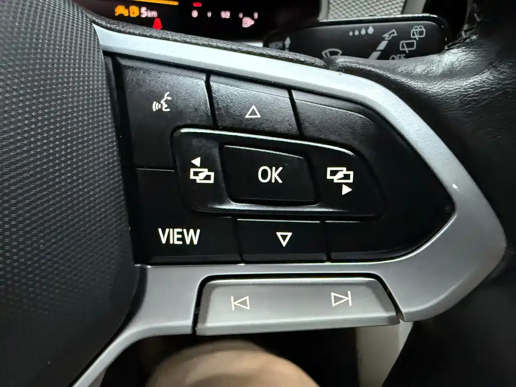 Volkswagen T-Roc 2023 — фото 15