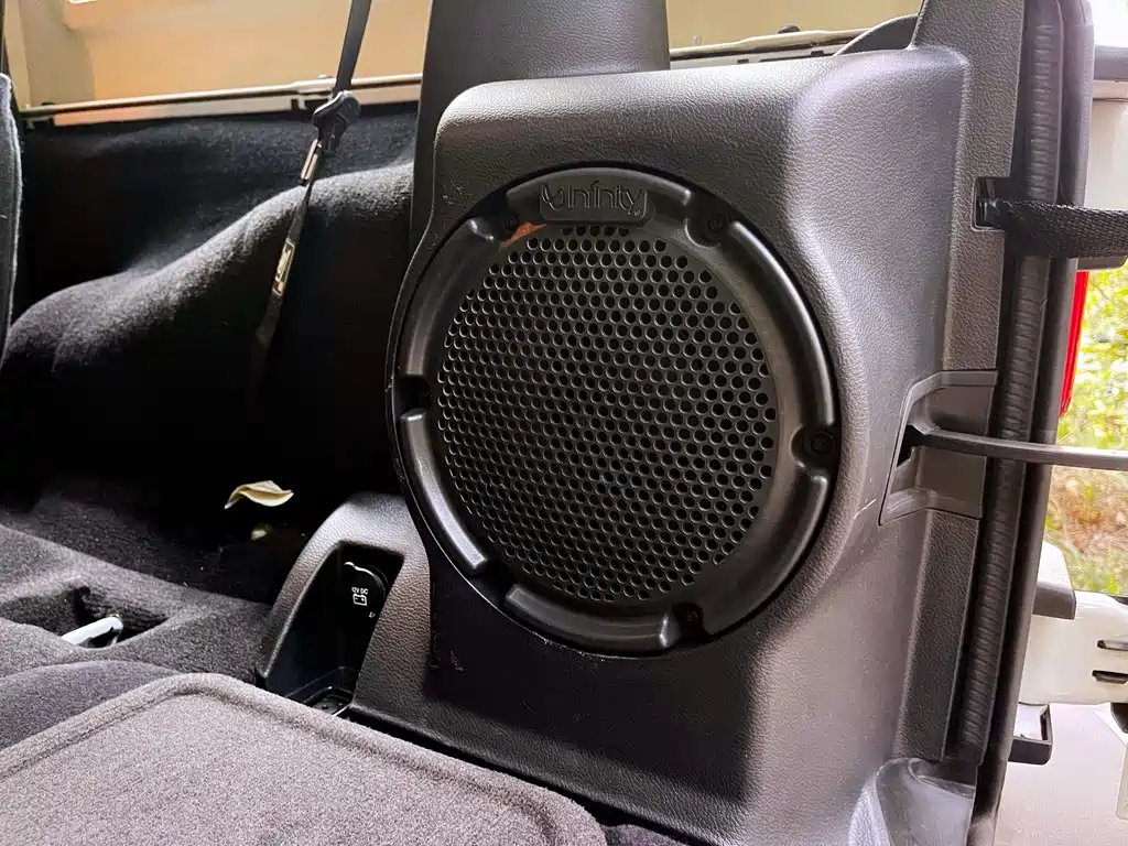 Jeep Wrangler 2011 — фото 24
