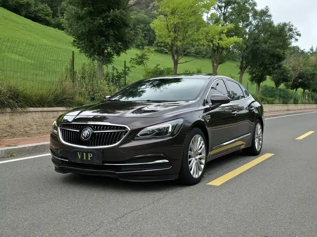 Buick LaCrosse 2017 — фото 1