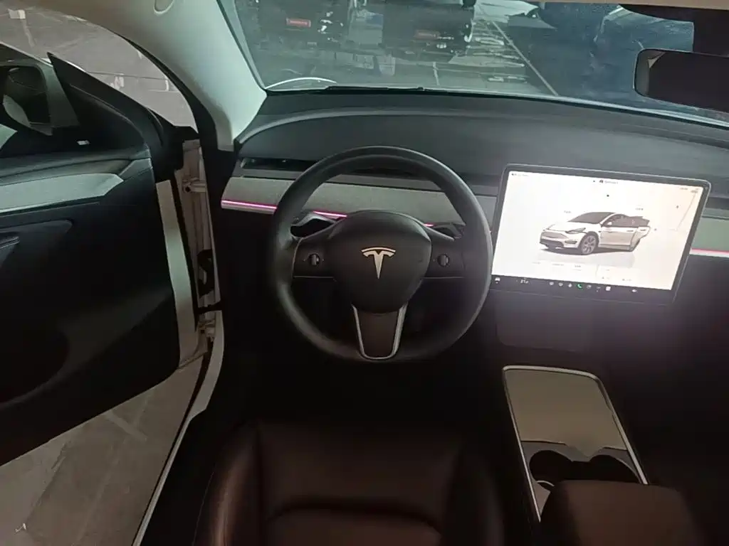 Tesla Model Y 2024 — фото 11