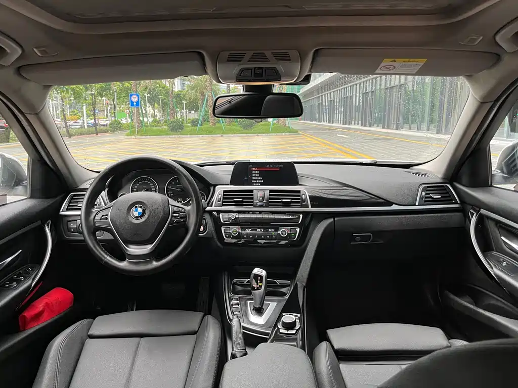 BMW 3 Series 2018 — фото 8
