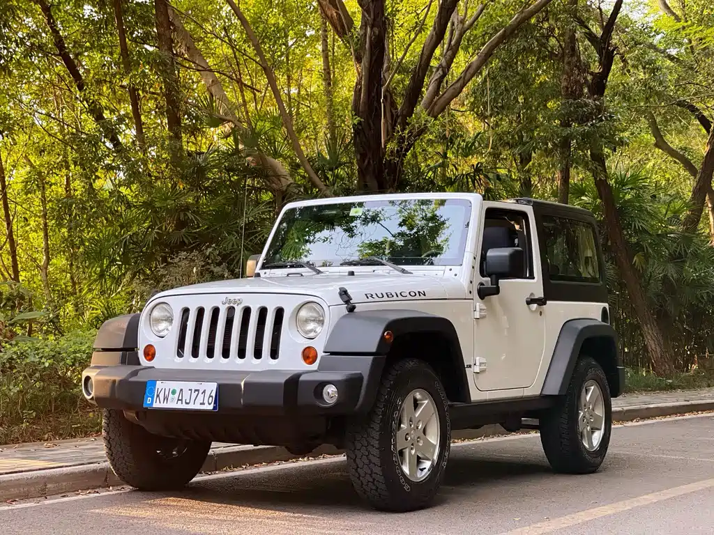 Jeep Wrangler 2011 — фото 13