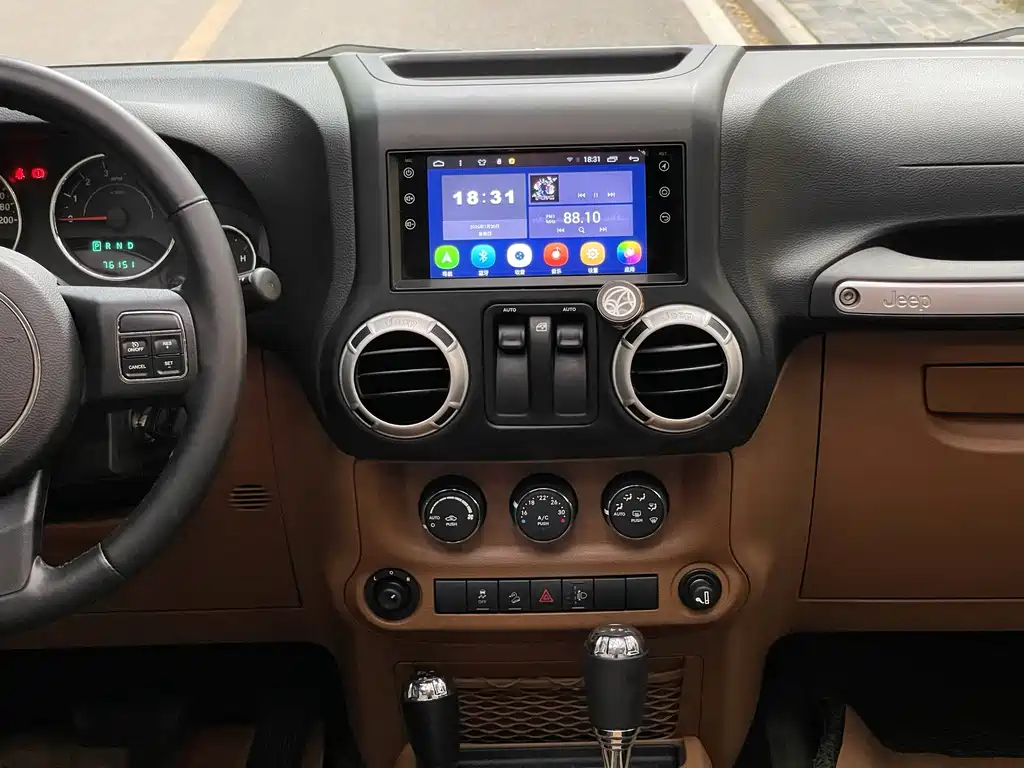 Jeep Wrangler 2011 — фото 36