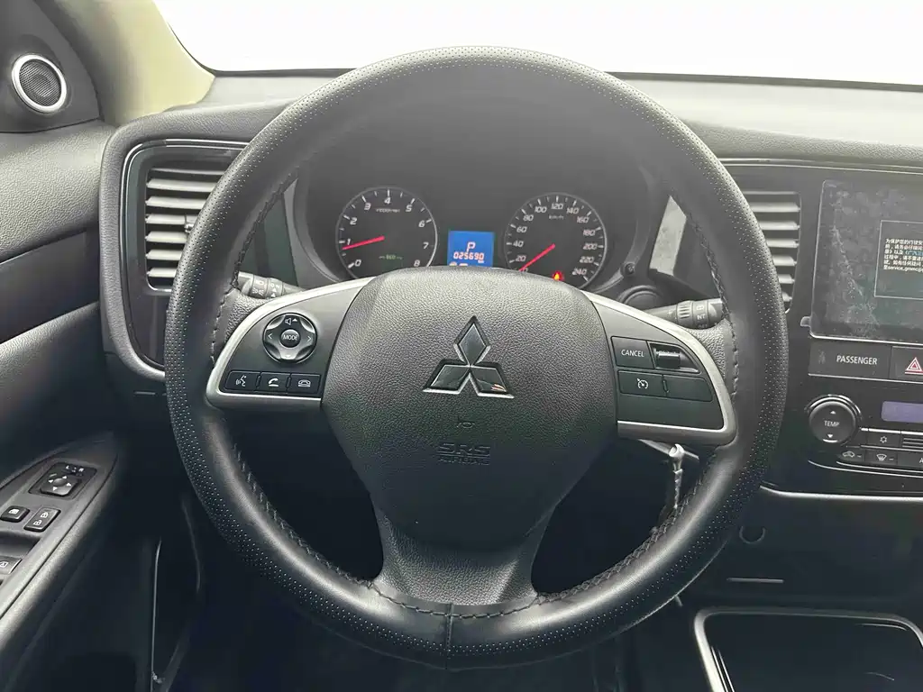 Mitsubishi Outlander 2022 — фото 11