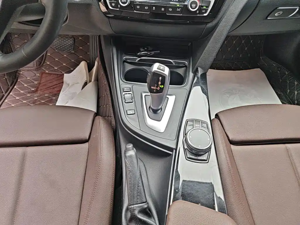 BMW 3 Series 2019 — фото 14