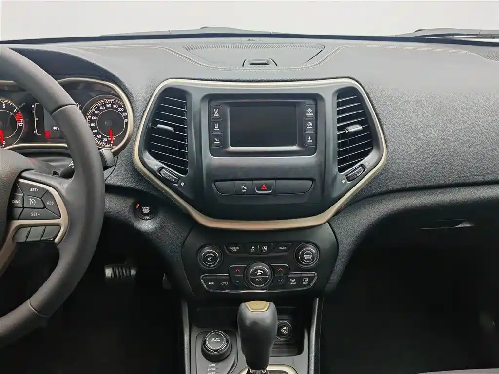 Jeep Cherokee 2018 — фото 12
