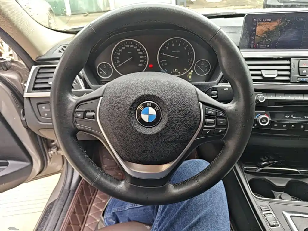 BMW 3 Series 2019 — фото 11