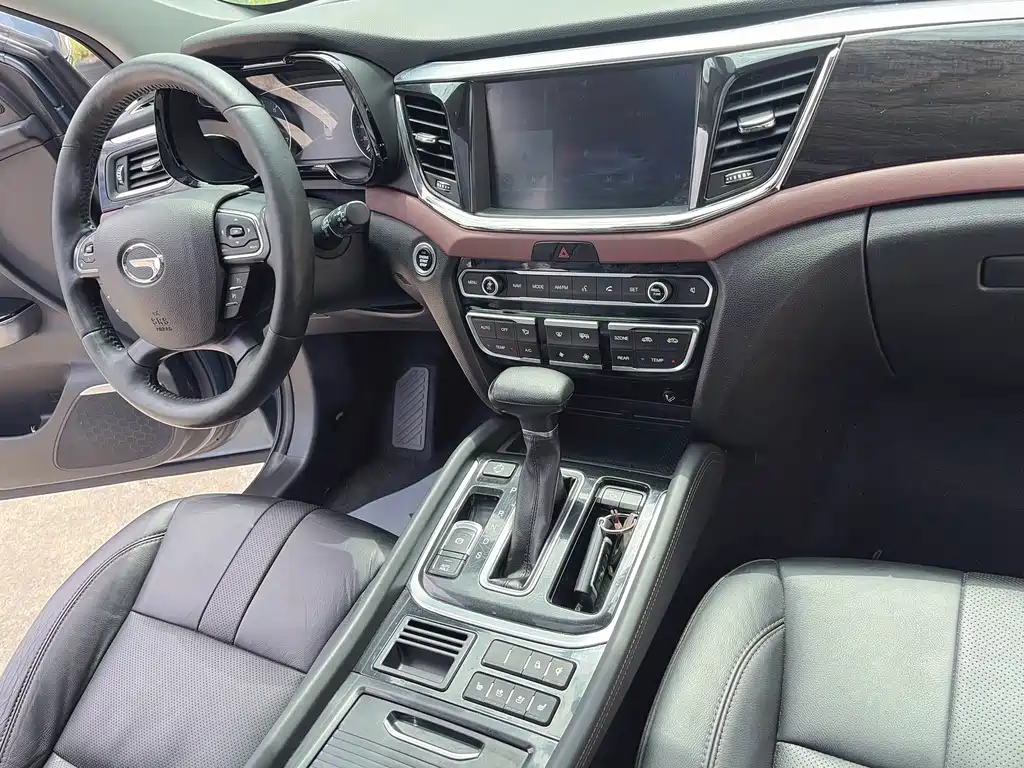 GAC Motor Trumpchi GS8 2017 — фото 12