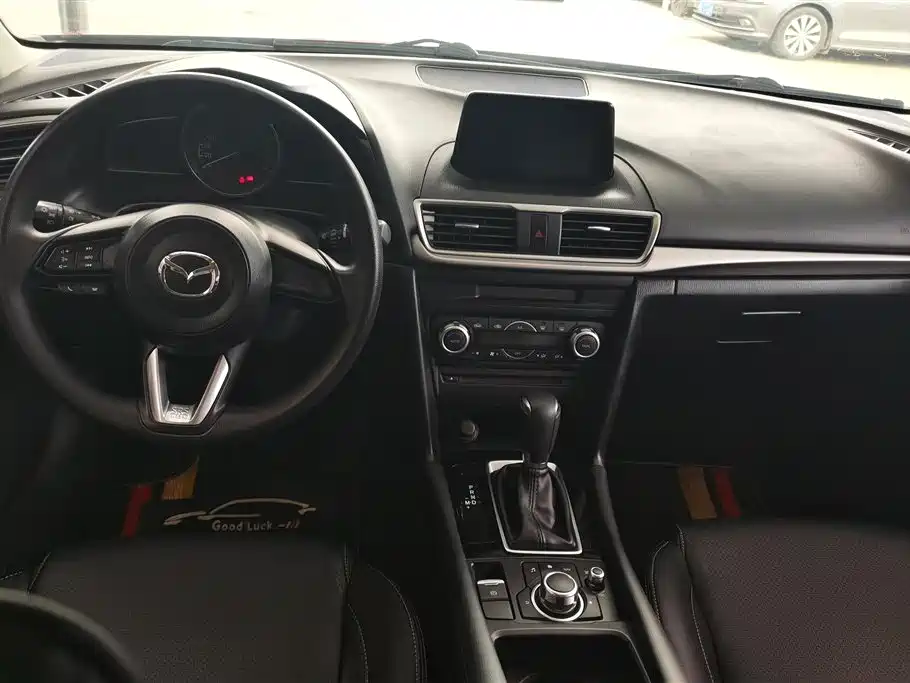 Mazda 3 Axela 2019 — фото 12