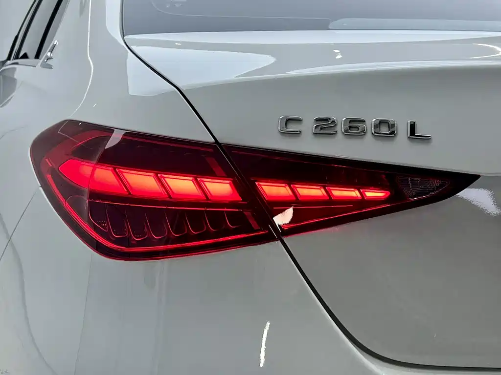 Mercedes-Benz C-Class 2025 — фото 24