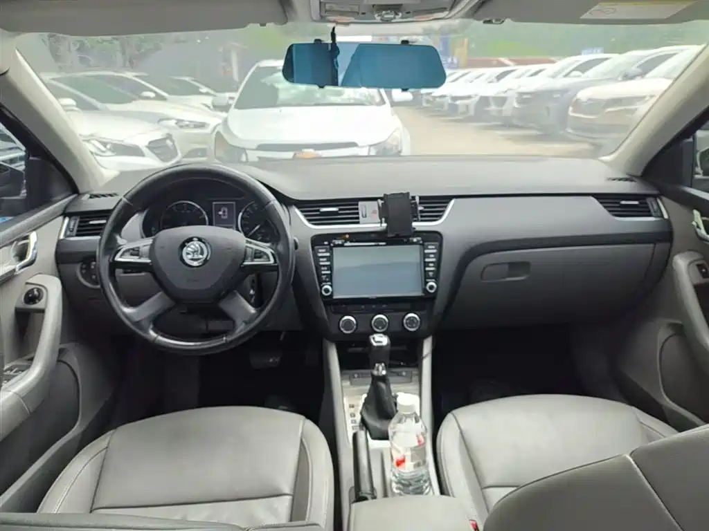 Skoda Octavia 2015 — фото 10