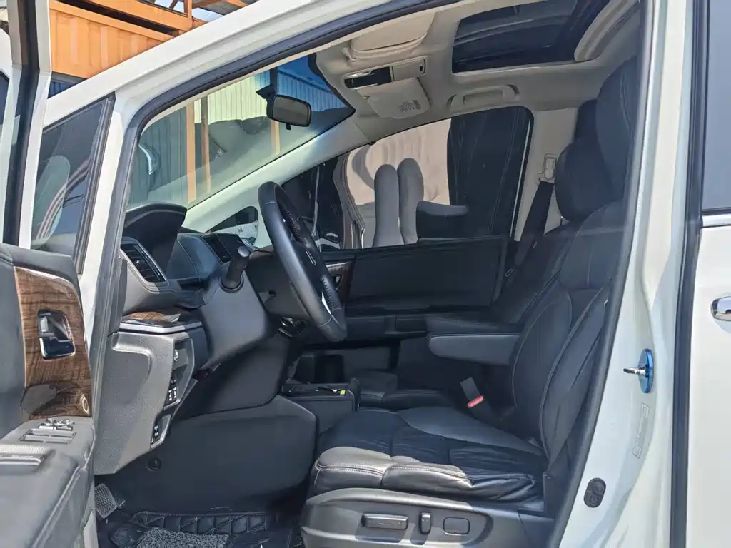Honda Odyssey 2017 — фото 14