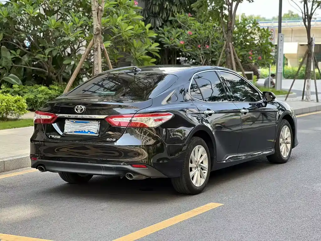 Toyota Camry 2023 — фото 4