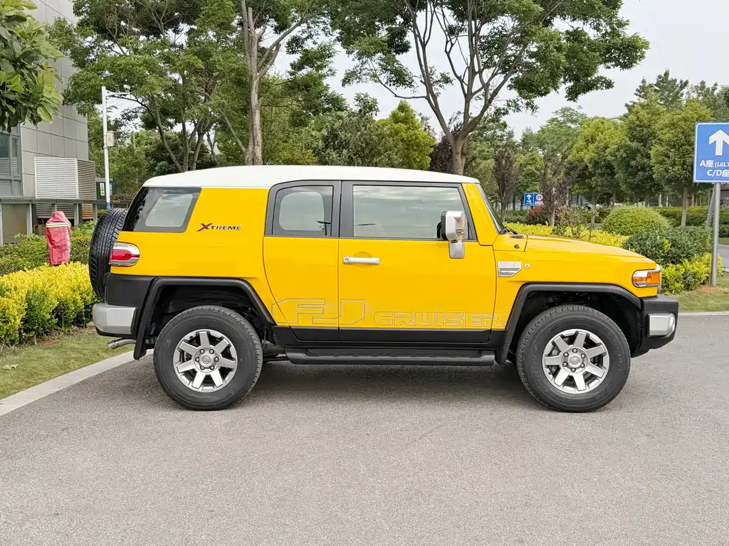 Toyota FJ Cruiser 2019 — фото 16