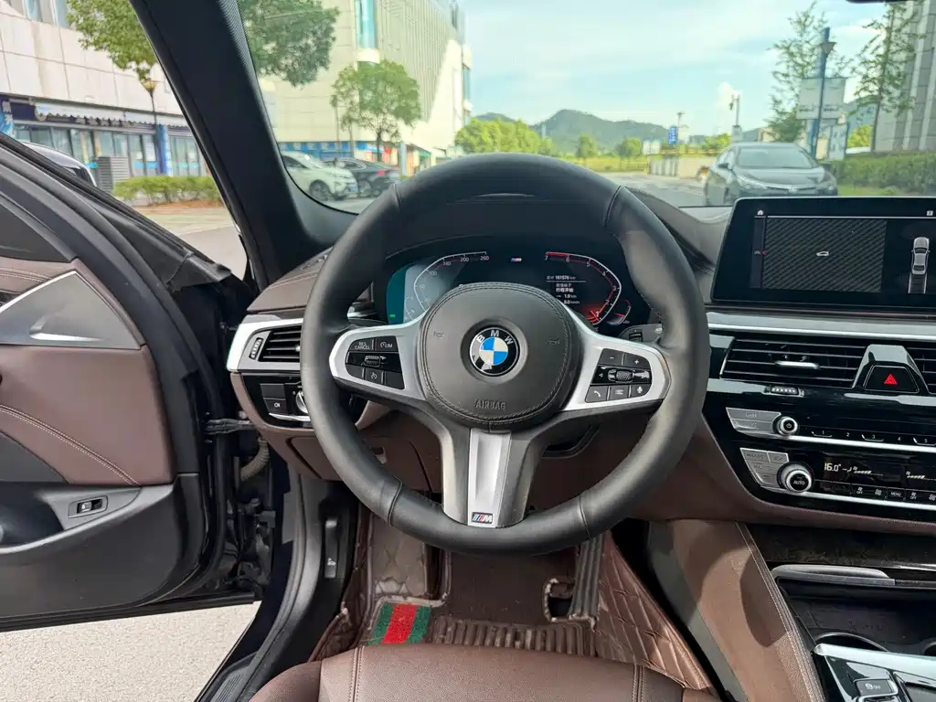 BMW 5 Series 2020 — фото 16