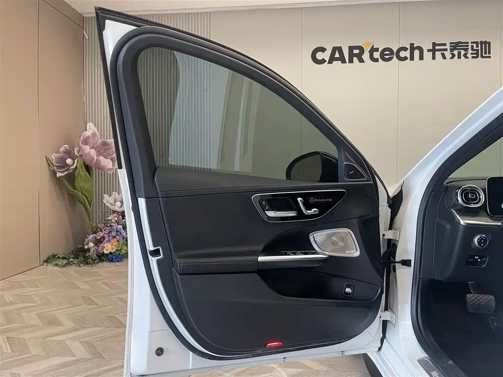 Mercedes-Benz C-Class 2023 — фото 24