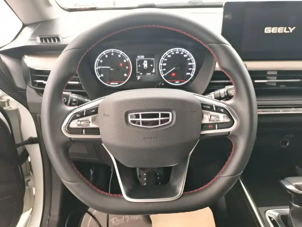 Geely Vision X3 2022 — фото 11