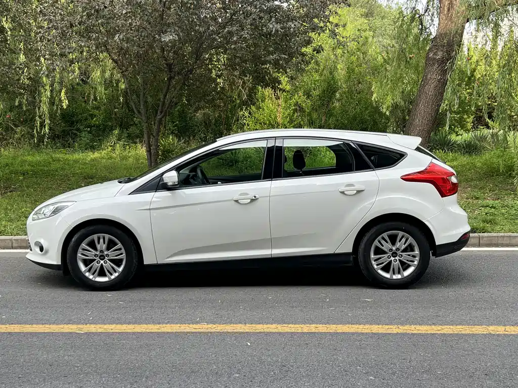 Ford Focus 2015 — фото 3