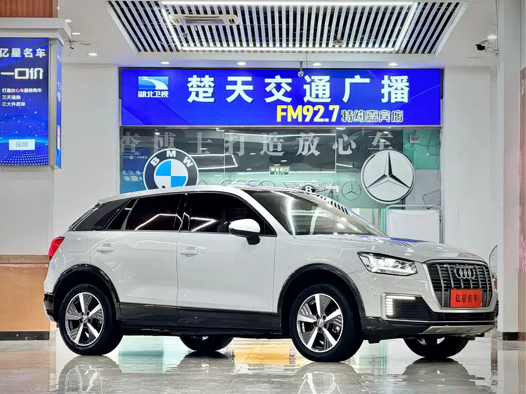Audi Q2L e-tron 2021 — фото 7