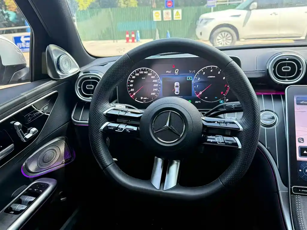 Mercedes-Benz C-Class 2023 — фото 7