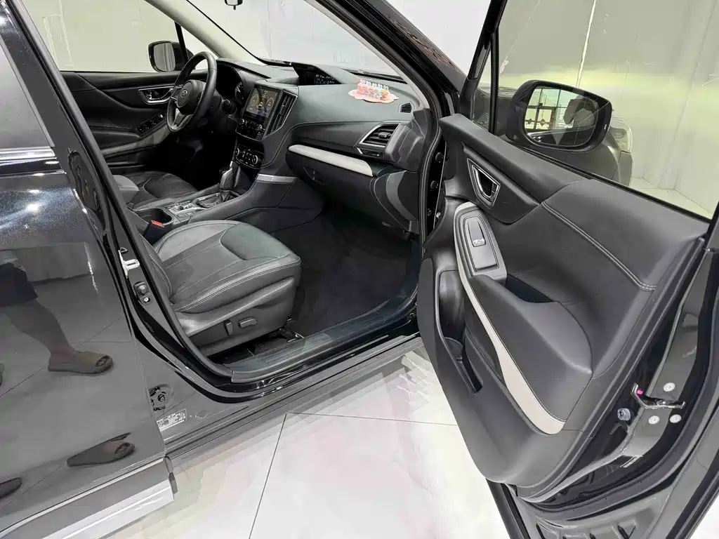 Subaru Forester 2022 — фото 18