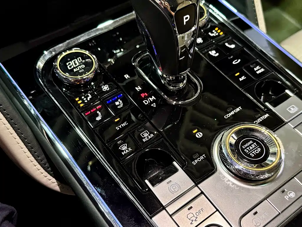 Bentley Flying Spur 2024 — фото 17
