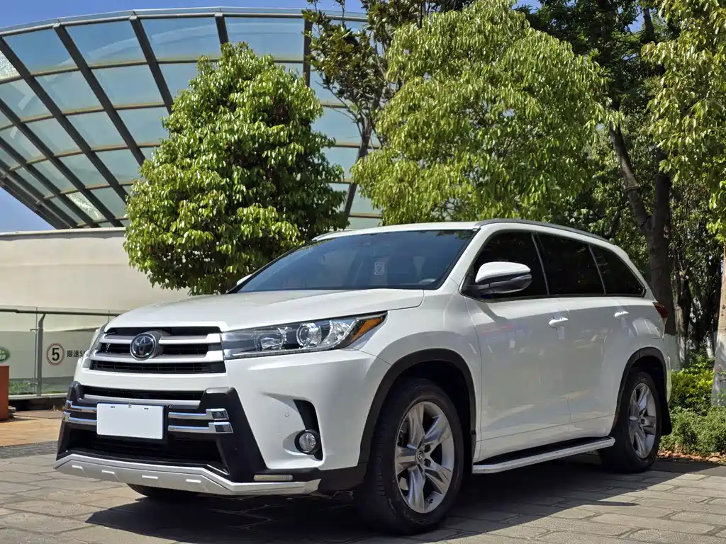Toyota Highlander 2021 — фото 1