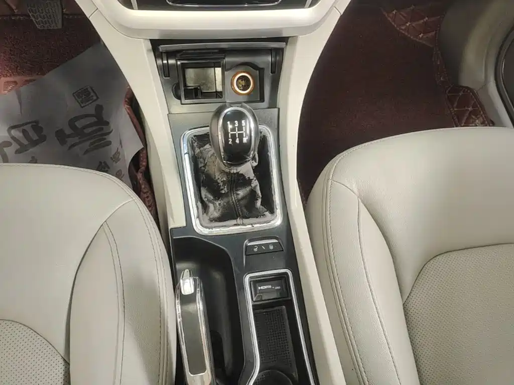 Geely Emgrand 2015 — фото 14