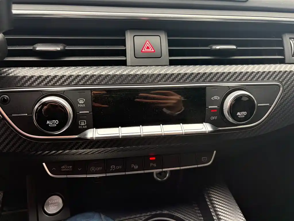 Audi A4L 2020 — фото 15
