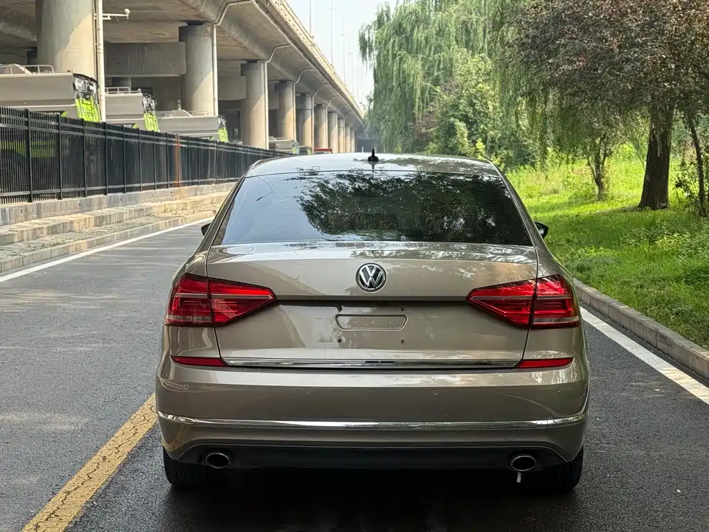 Volkswagen Passat 2016 — фото 10