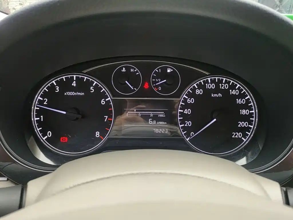 Nissan Tiida 2015 — фото 12