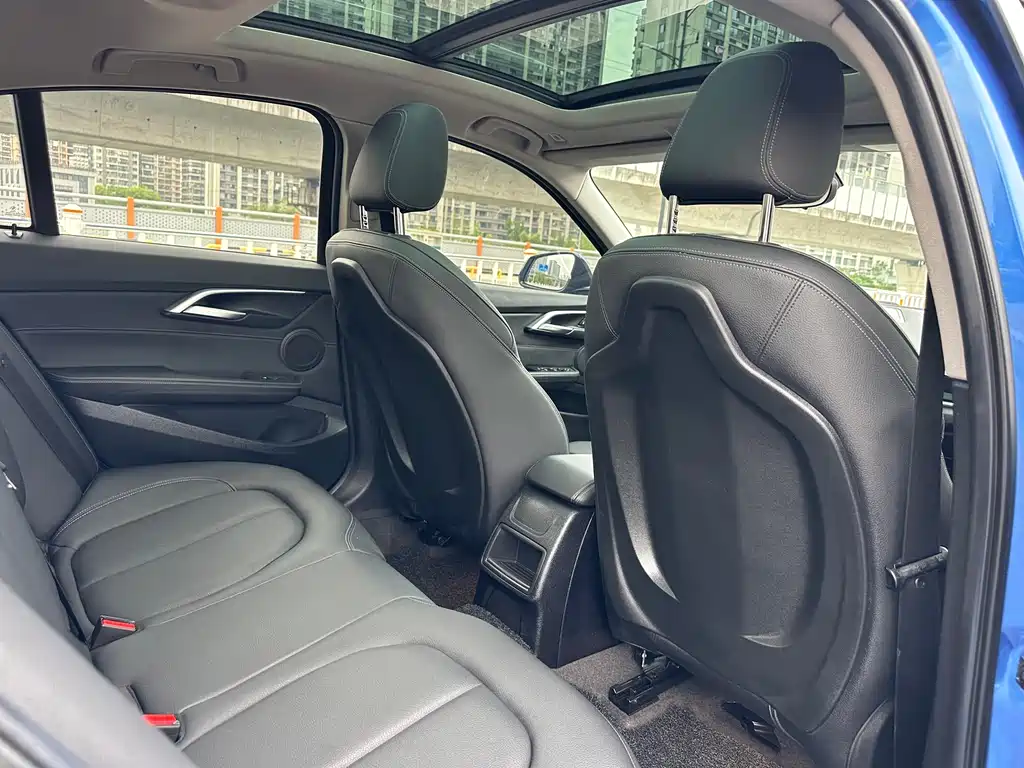 BMW 1 Series 2019 — фото 10