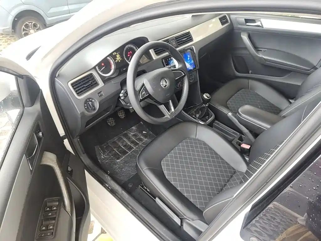 Skoda Rapid 2018 — фото 16