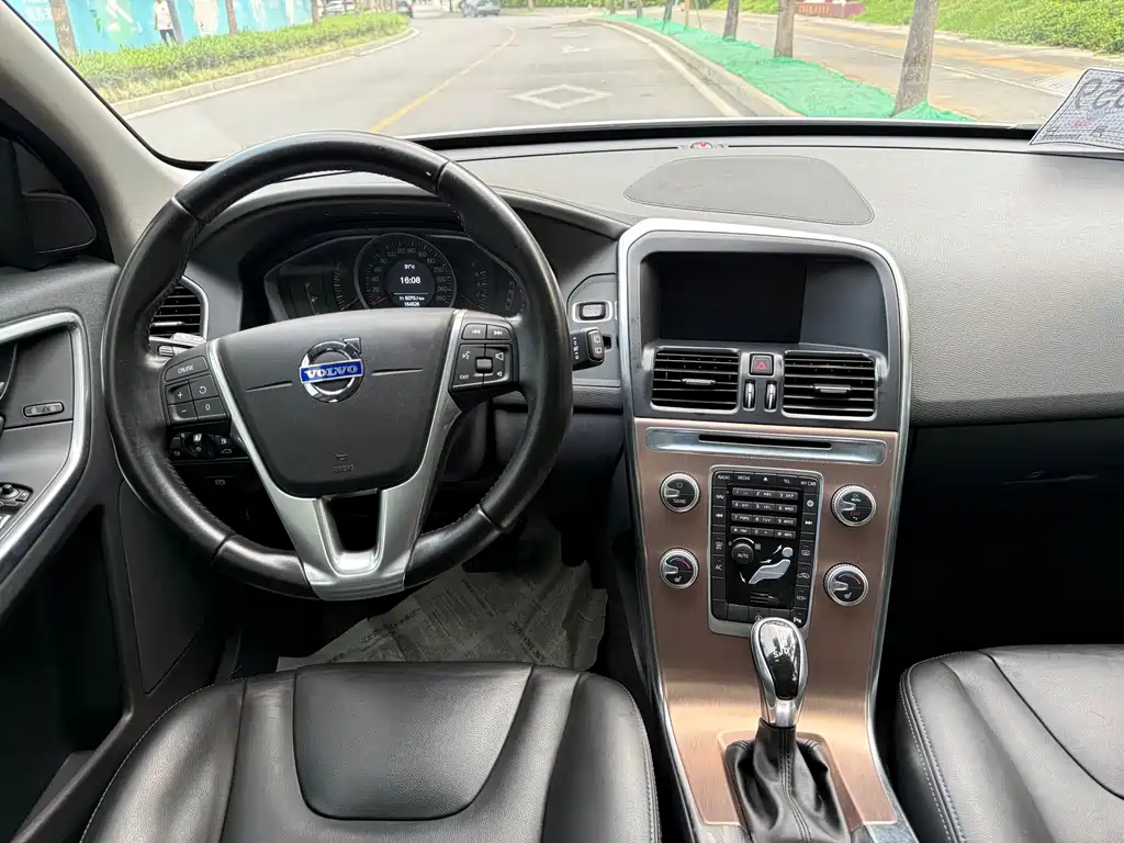 Volvo XC60 2016 — фото 20